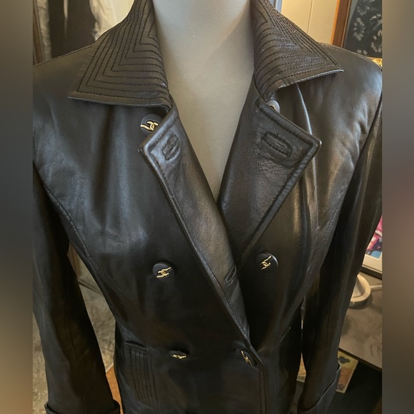 Beautiful Leather Jacket - Picture 7 of 7